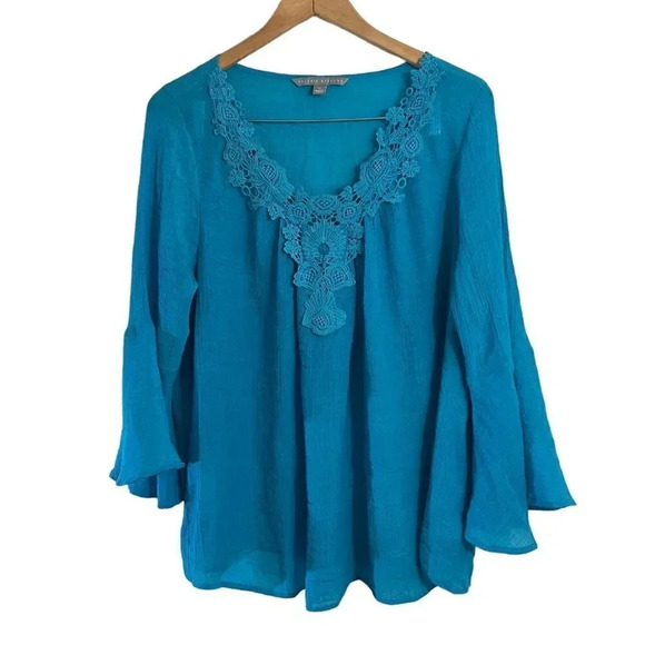 Valerie Stevens Blue Blouse Plus Size 1X Flared Sleeves Crochet Lace Applique - Picture 1 of 7
